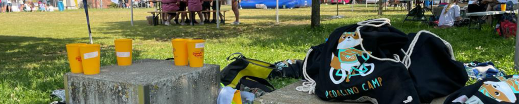Schwarze Pedalino-Taschen mit dem Pedalino-Fuchs und Trinkbecher